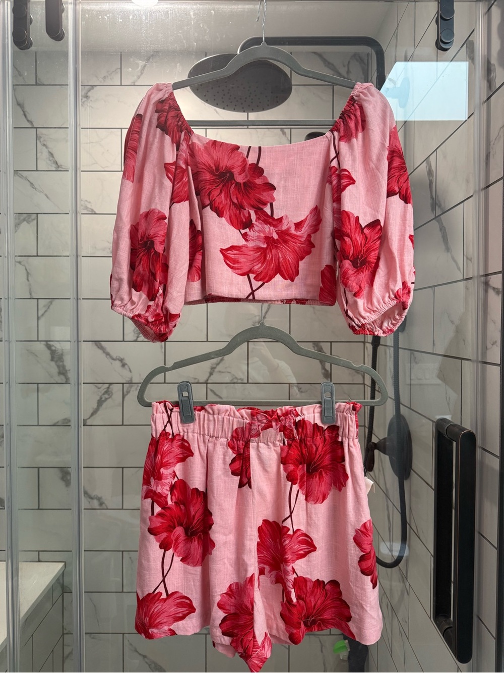 Floral Off-Shoulder Crop Top and Shorts Set - Pink/Red